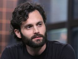 Penn Badgley channels ‘You’ character in his TikTok debut