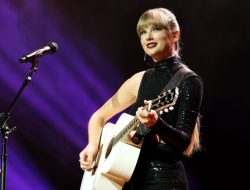 Taylor Swift’s ‘Midnights’ is already breaking records, of course